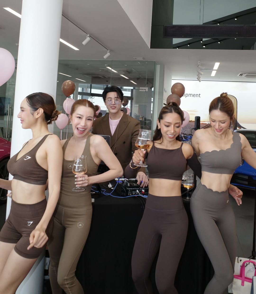 อุ้ม - ลักขณา วัธนวงส์ศิริ