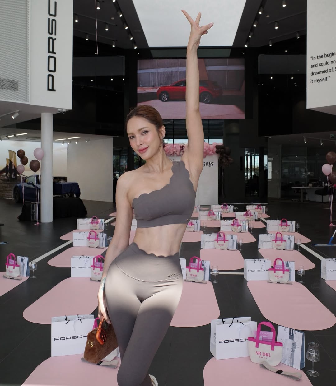 อุ้ม - ลักขณา วัธนวงส์ศิริ