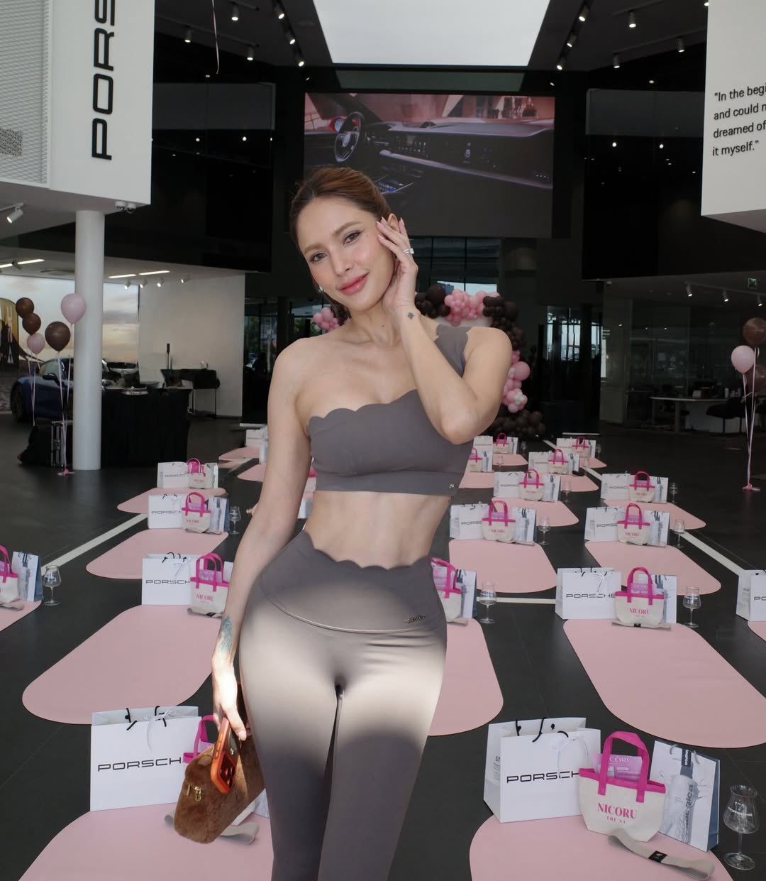 อุ้ม - ลักขณา วัธนวงส์ศิริ