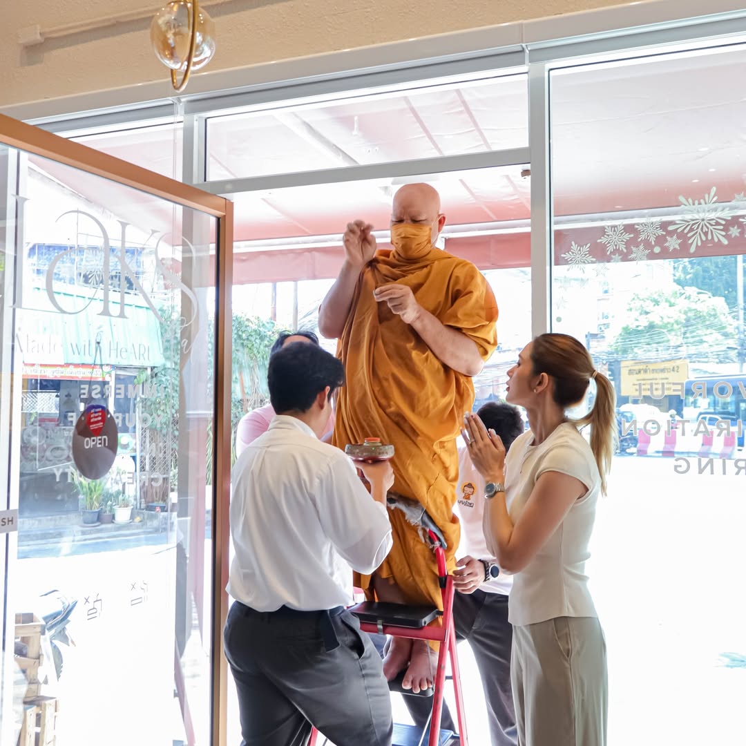 อุ้ม - ลักขณา วัธนวงส์ศิริ