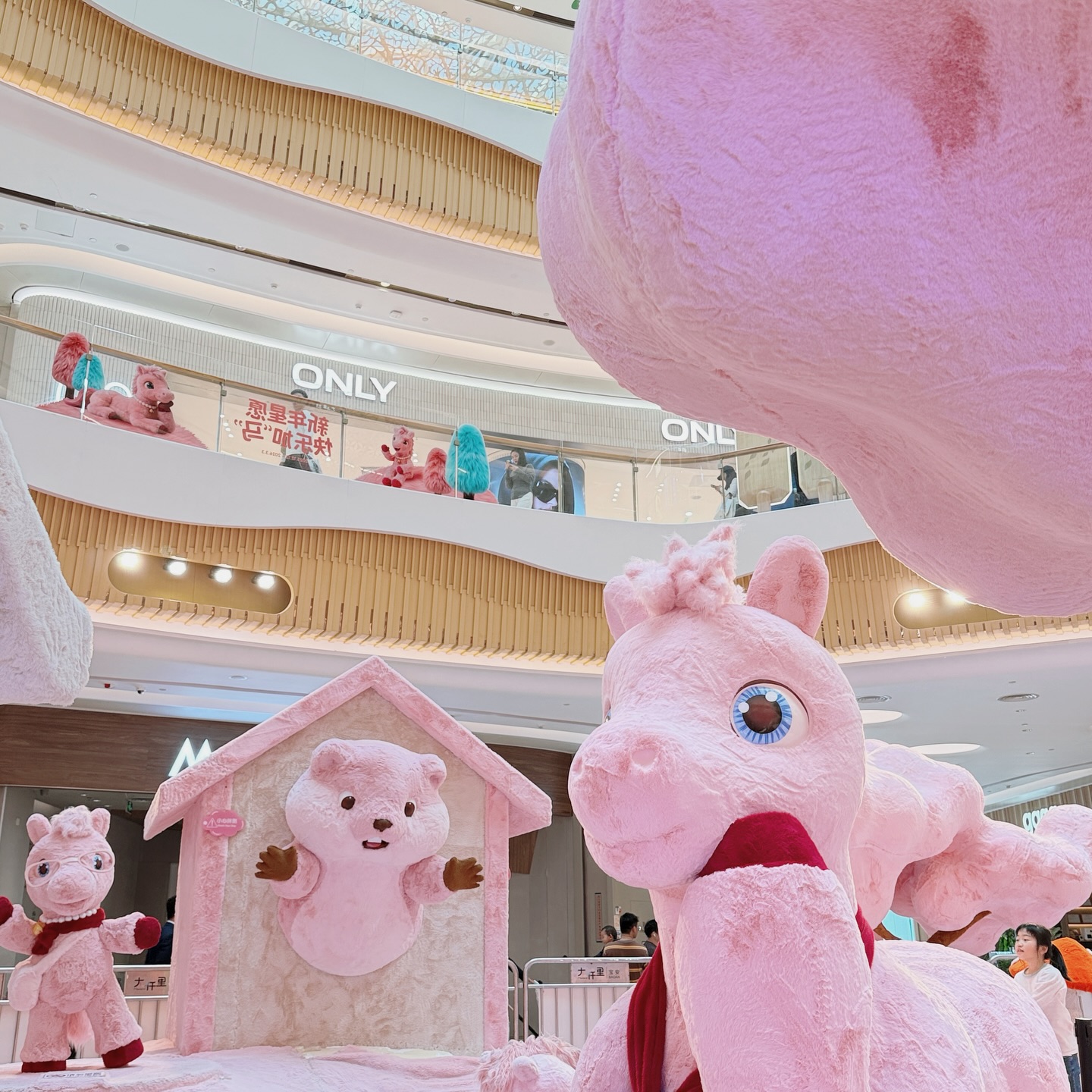 อุ้ม - ลักขณา วัธนวงส์ศิริ