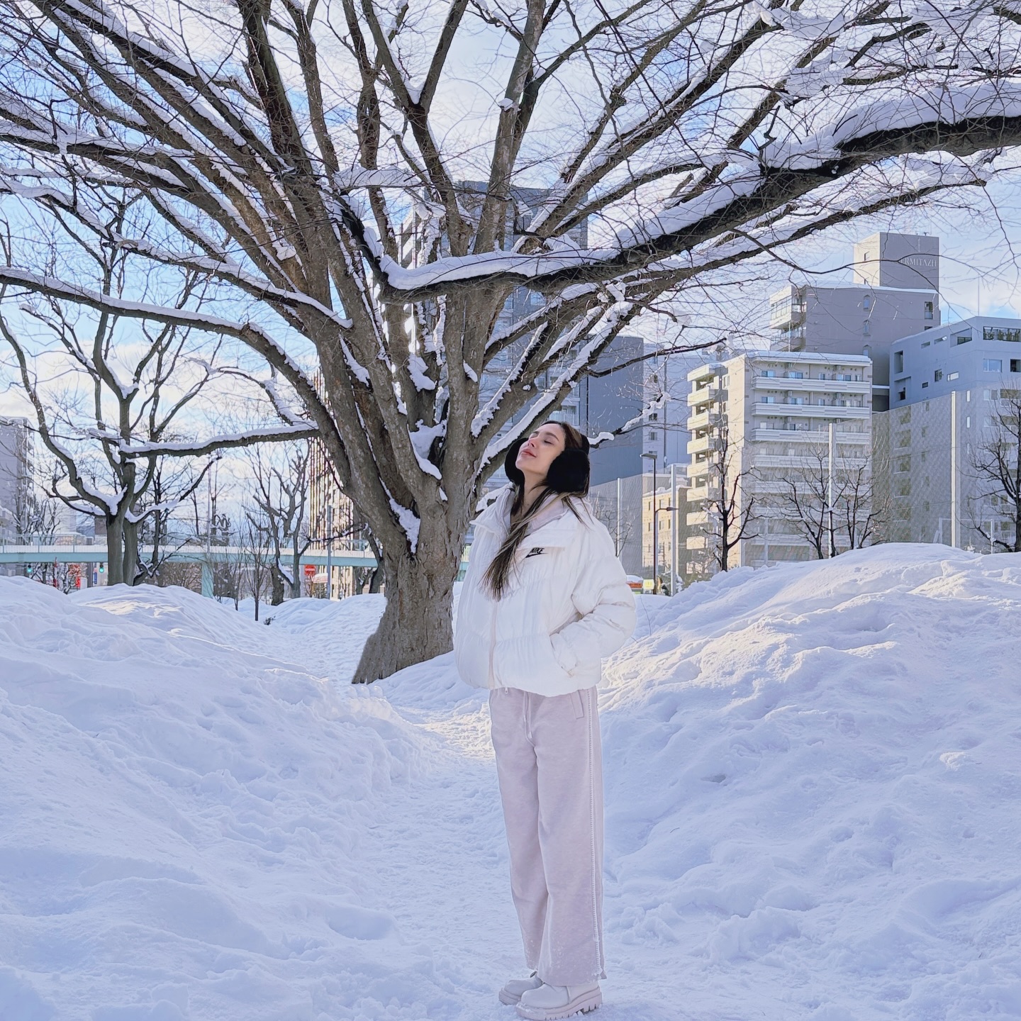 อุ้ม - ลักขณา วัธนวงส์ศิริ