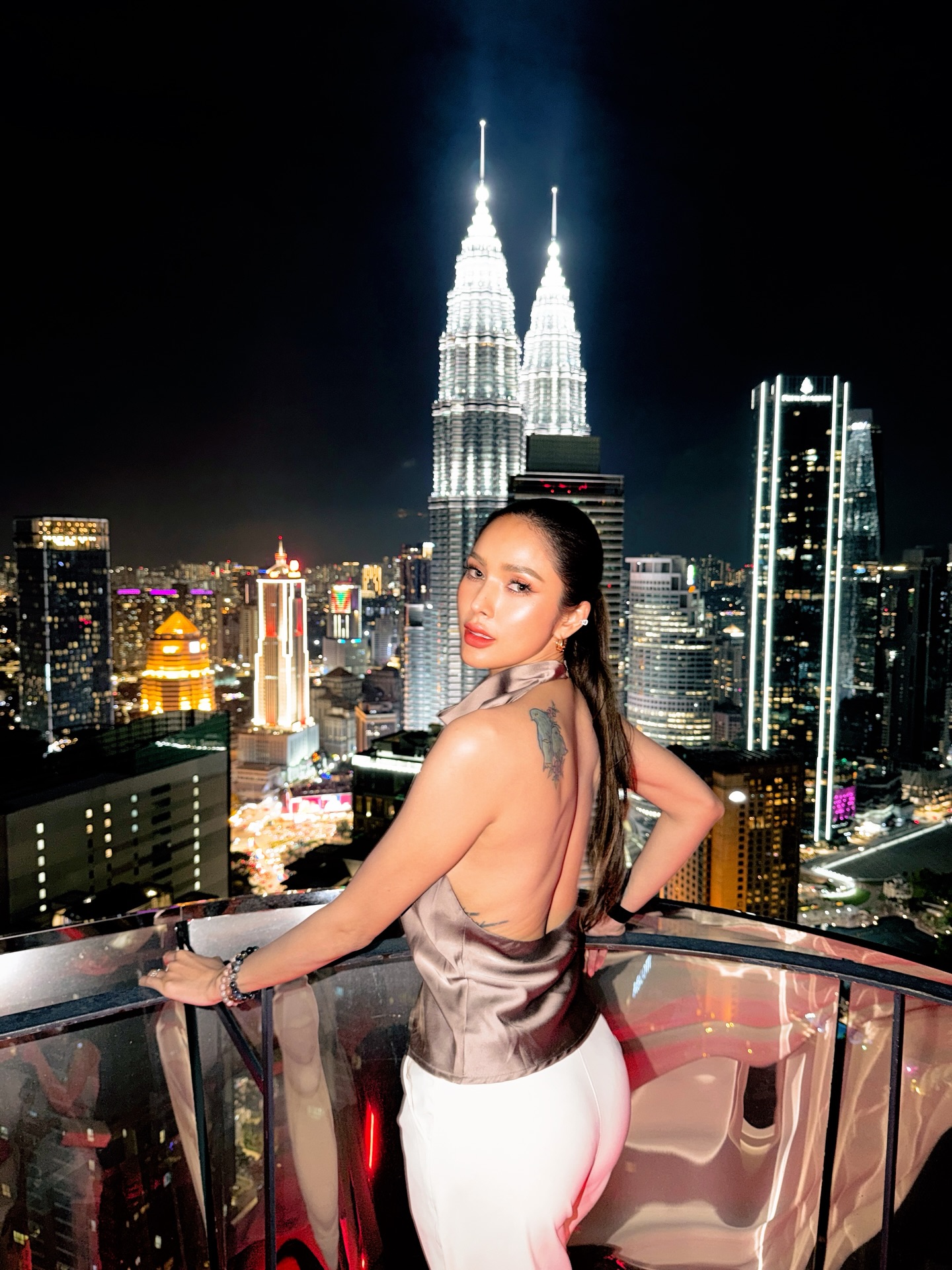 อุ้ม - ลักขณา วัธนวงส์ศิริ