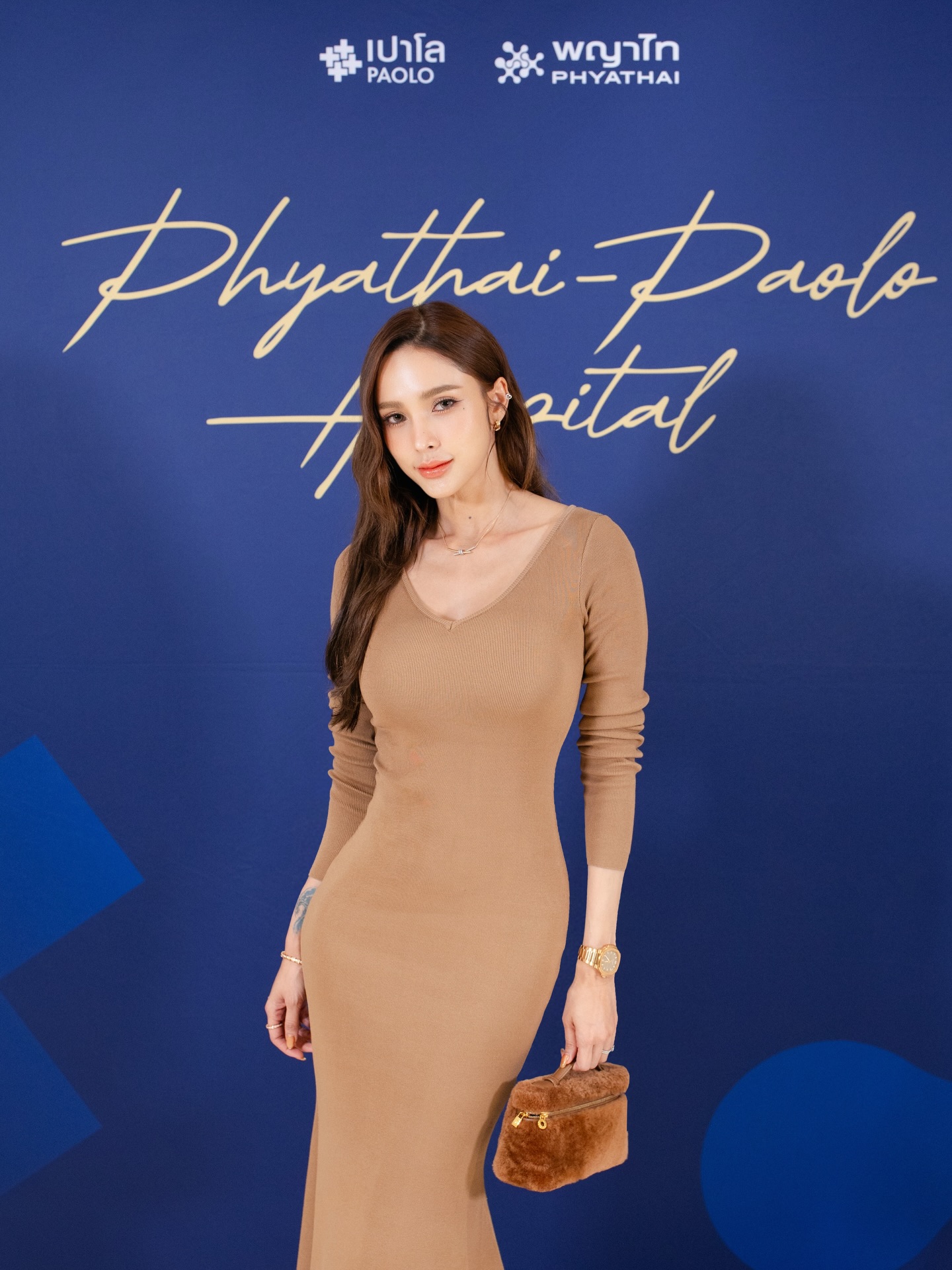 อุ้ม - ลักขณา วัธนวงส์ศิริ