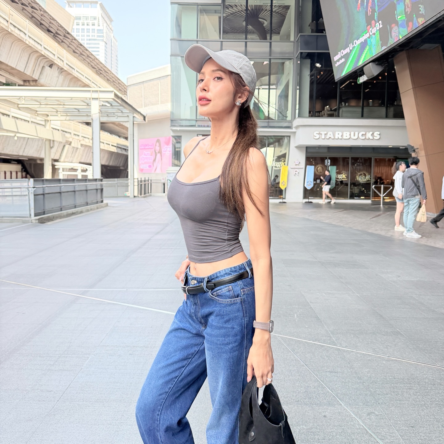 อุ้ม - ลักขณา วัธนวงส์ศิริ