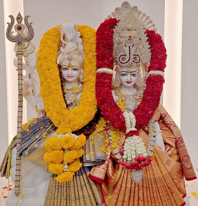 อุ้ม - ลักขณา วัธนวงส์ศิริ