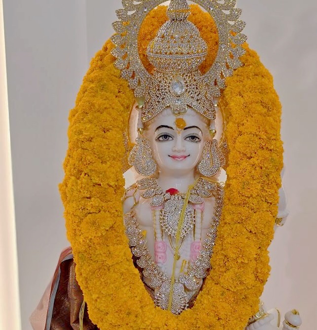 อุ้ม - ลักขณา วัธนวงส์ศิริ