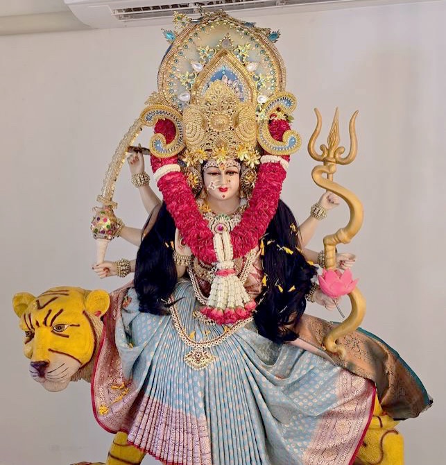 อุ้ม - ลักขณา วัธนวงส์ศิริ