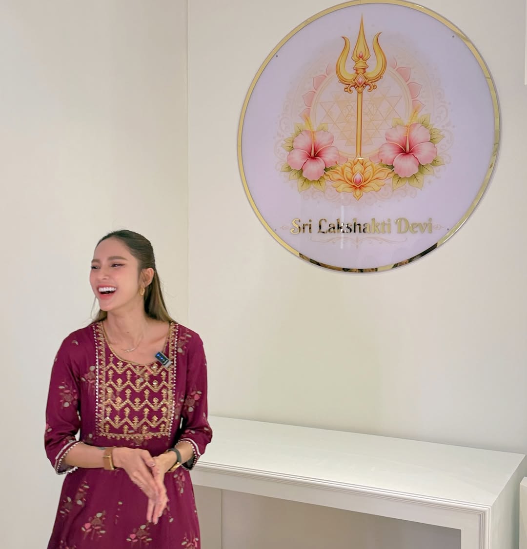 อุ้ม - ลักขณา วัธนวงส์ศิริ