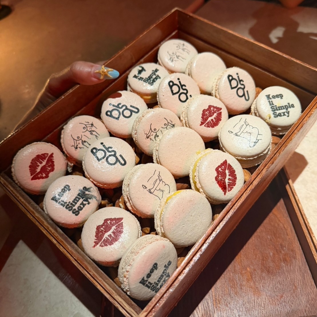 อุ้ม - ลักขณา วัธนวงส์ศิริ