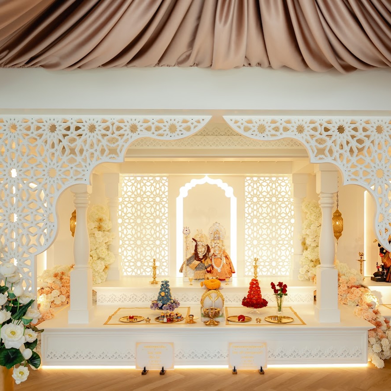 อุ้ม - ลักขณา วัธนวงส์ศิริ