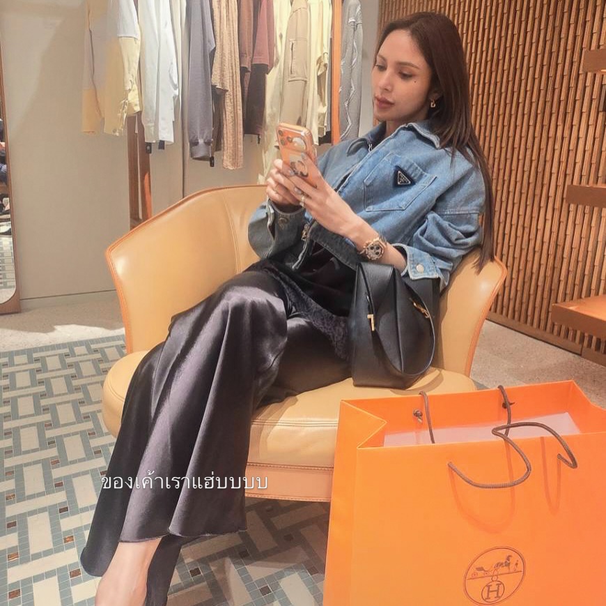 อุ้ม - ลักขณา วัธนวงส์ศิริ