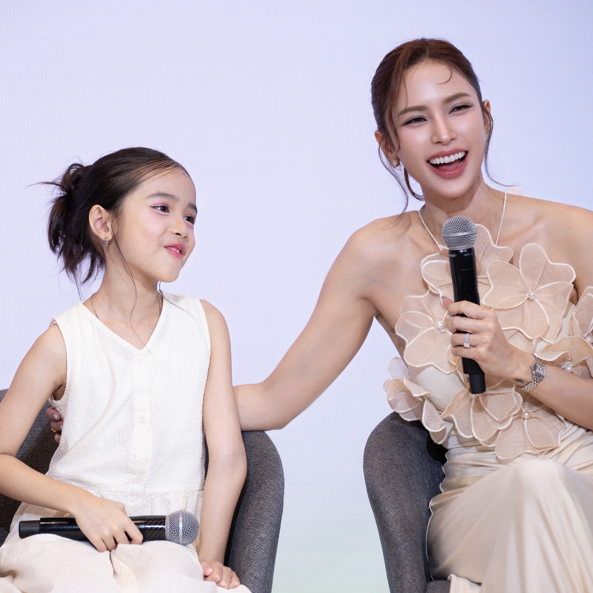 อุ้ม - ลักขณา วัธนวงส์ศิริ