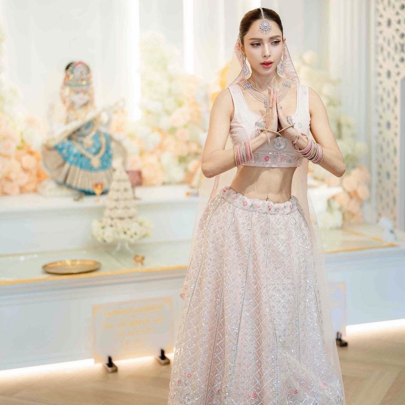 อุ้ม - ลักขณา วัธนวงส์ศิริ