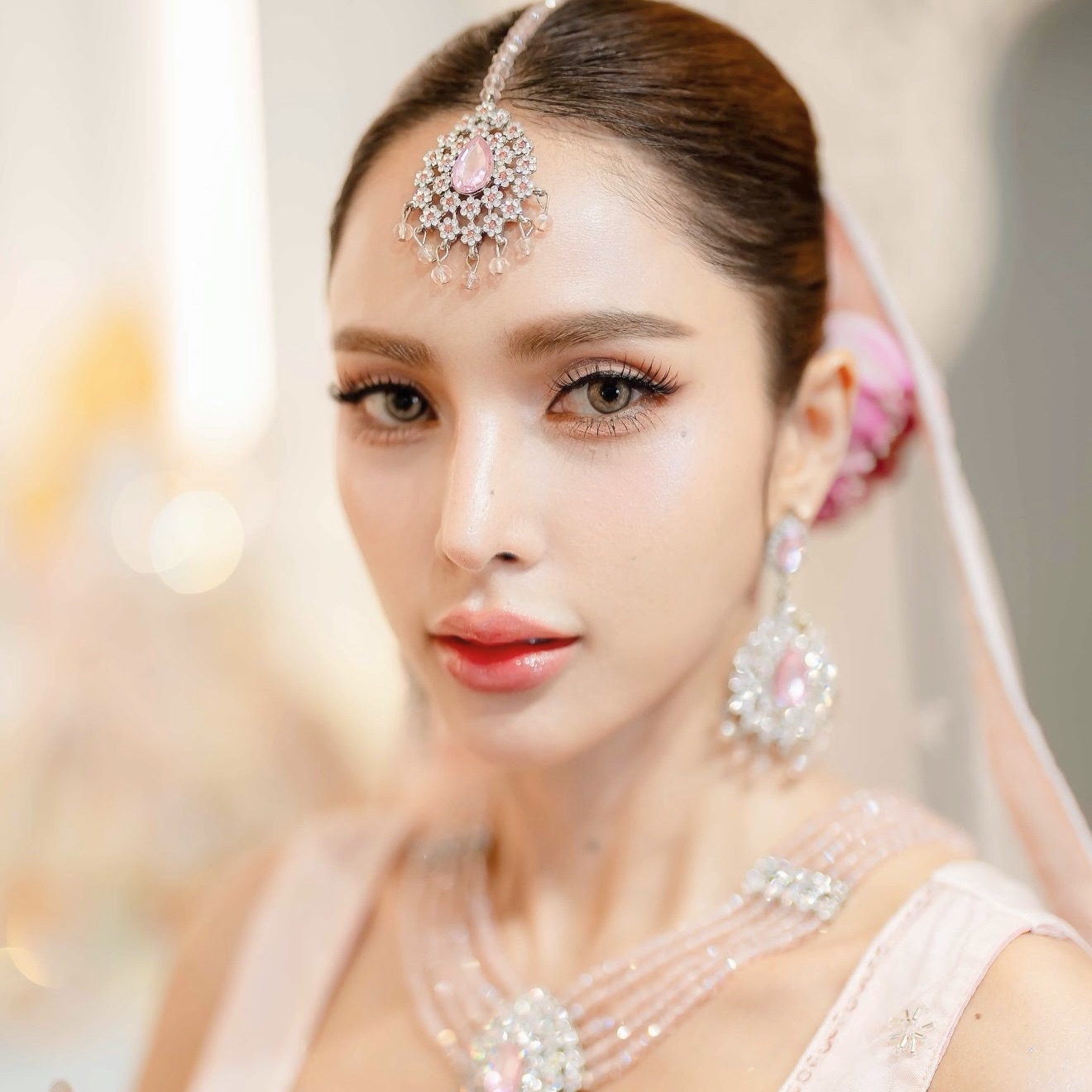 อุ้ม - ลักขณา วัธนวงส์ศิริ