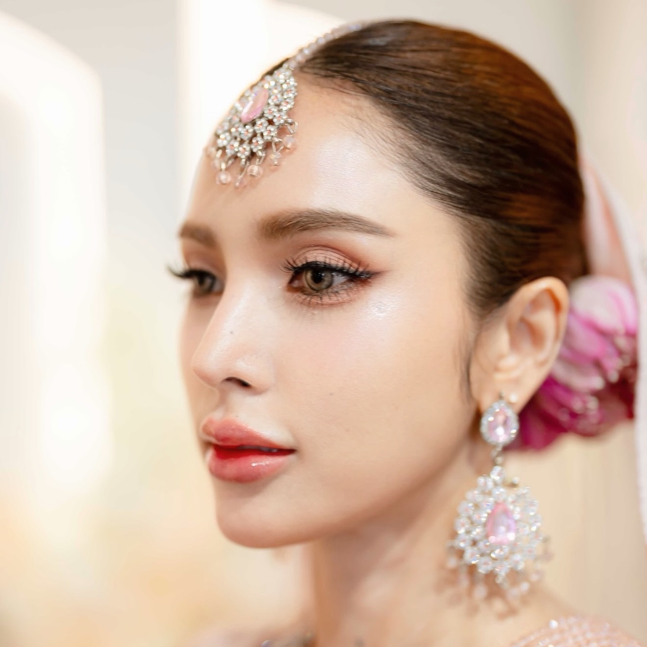 อุ้ม - ลักขณา วัธนวงส์ศิริ