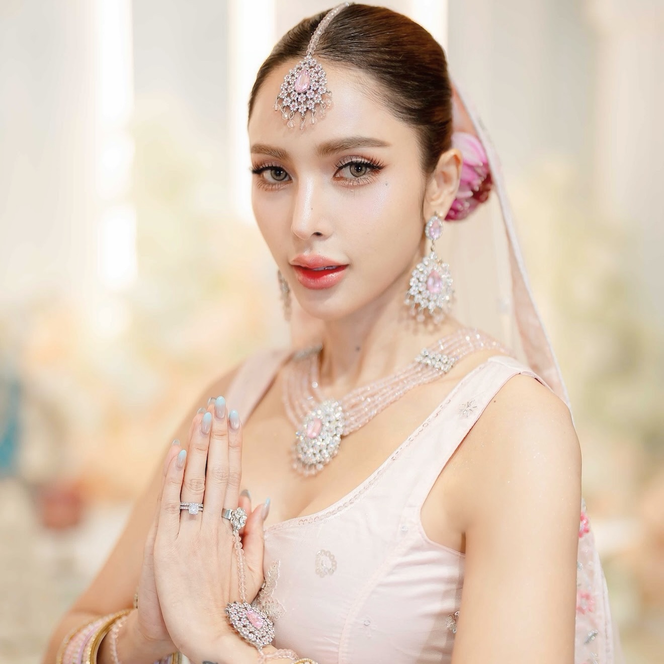 อุ้ม - ลักขณา วัธนวงส์ศิริ