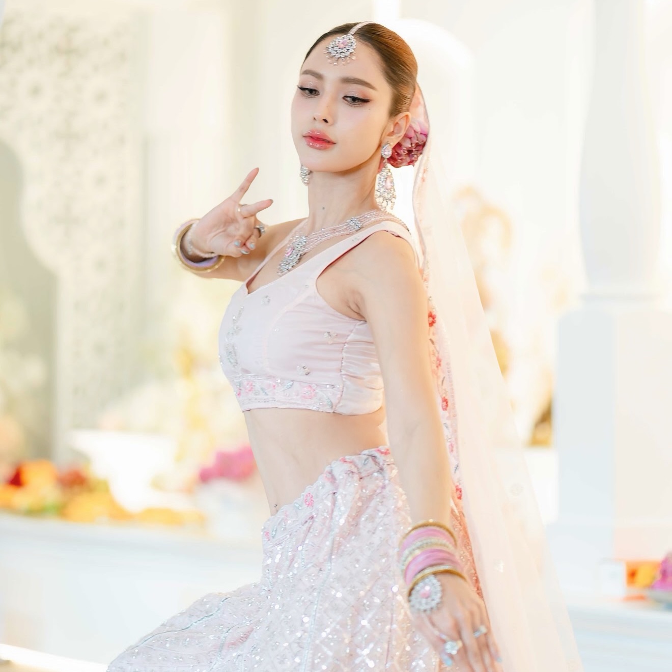 อุ้ม - ลักขณา วัธนวงส์ศิริ