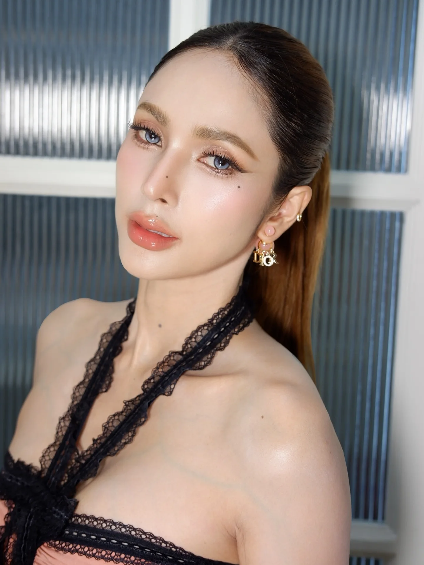 อุ้ม - ลักขณา วัธนวงส์ศิริ