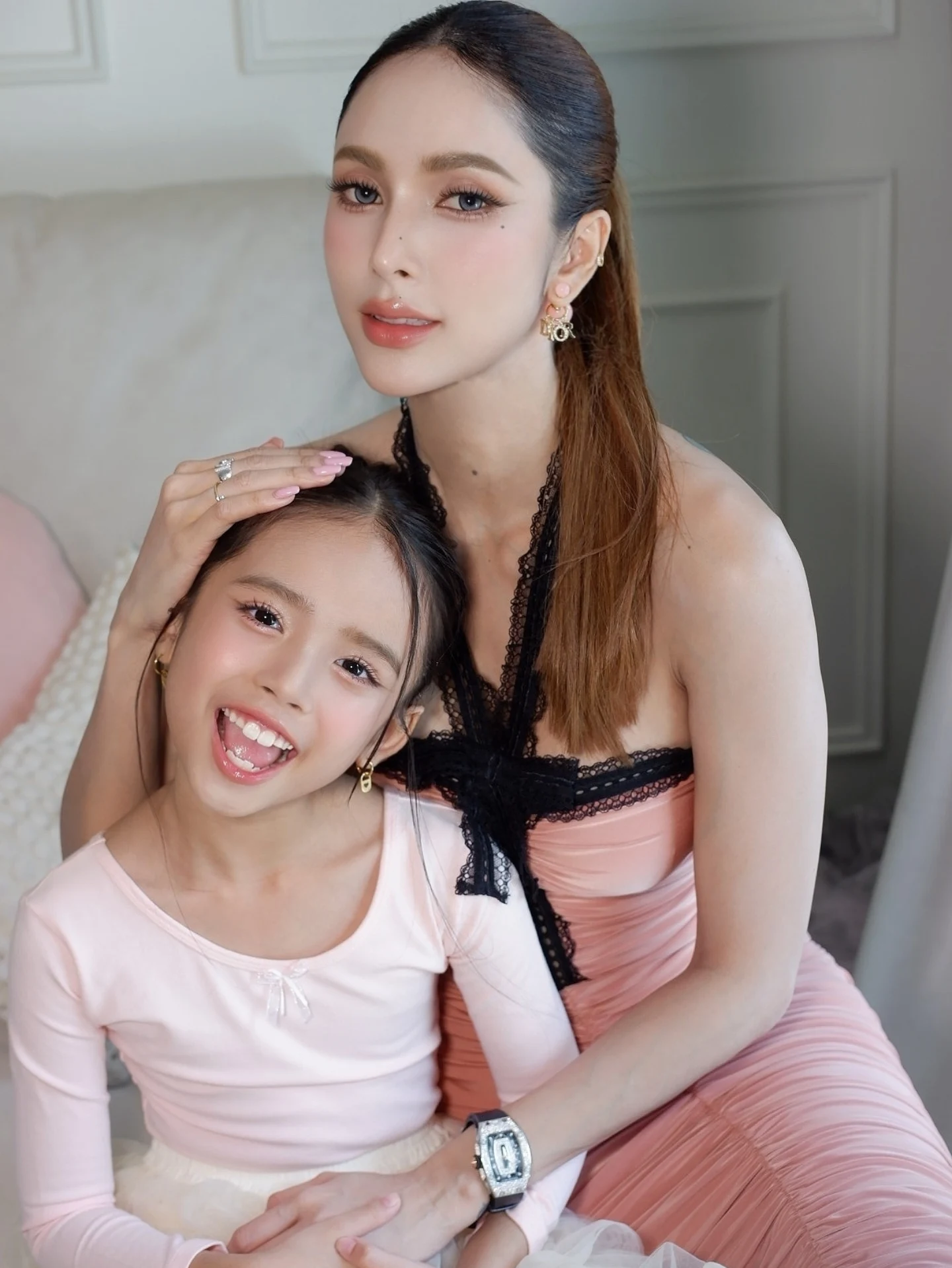 อุ้ม - ลักขณา วัธนวงส์ศิริ