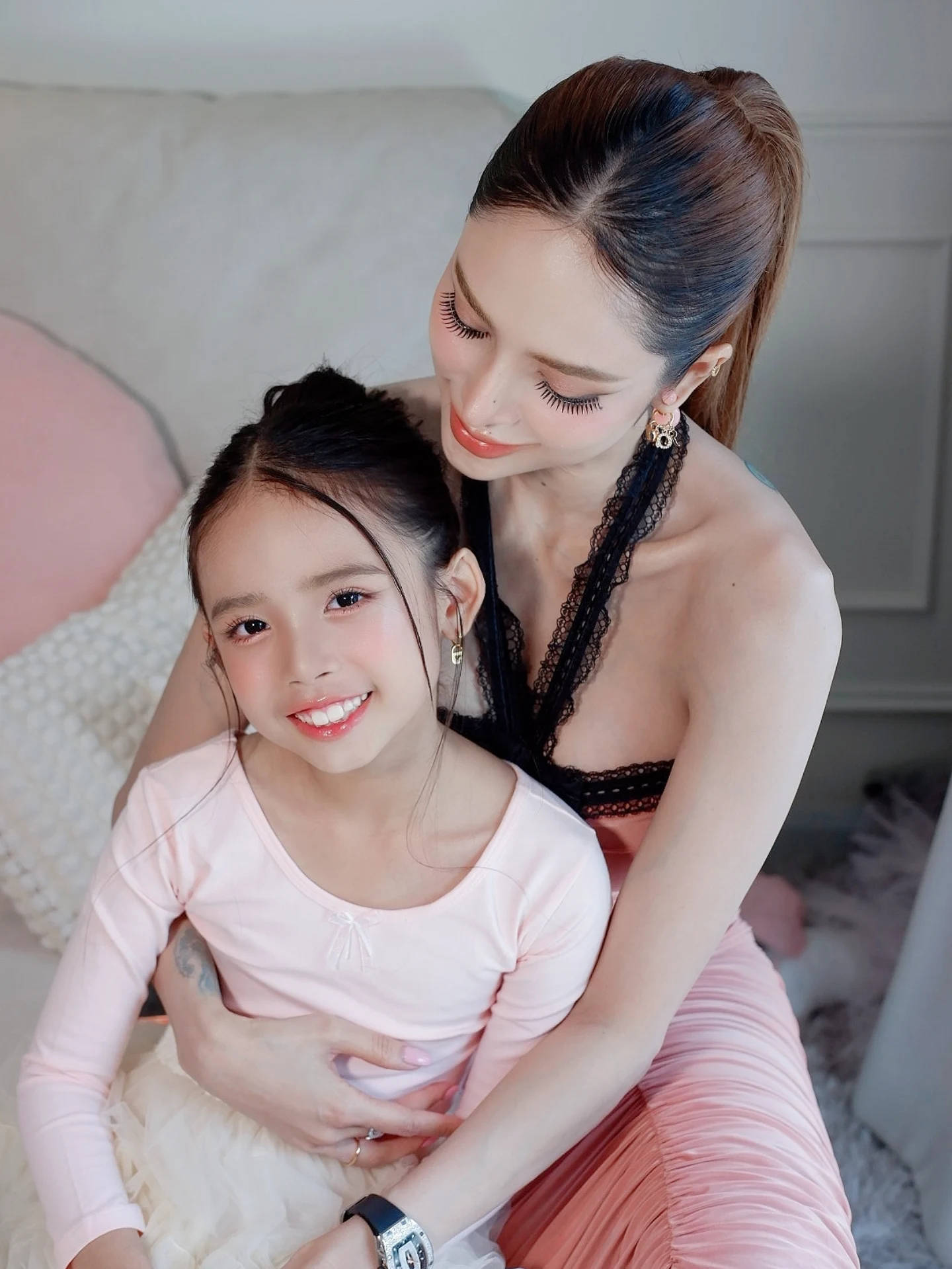อุ้ม - ลักขณา วัธนวงส์ศิริ