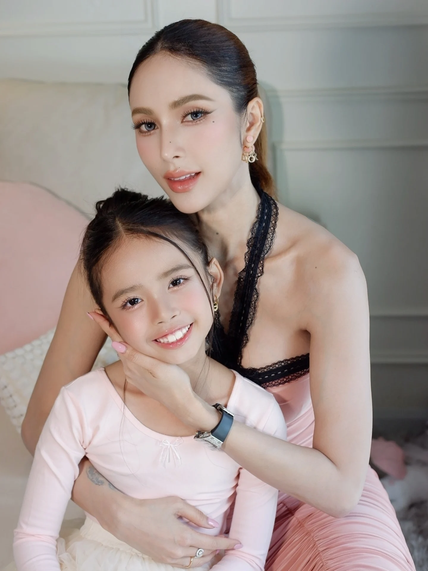 อุ้ม - ลักขณา วัธนวงส์ศิริ