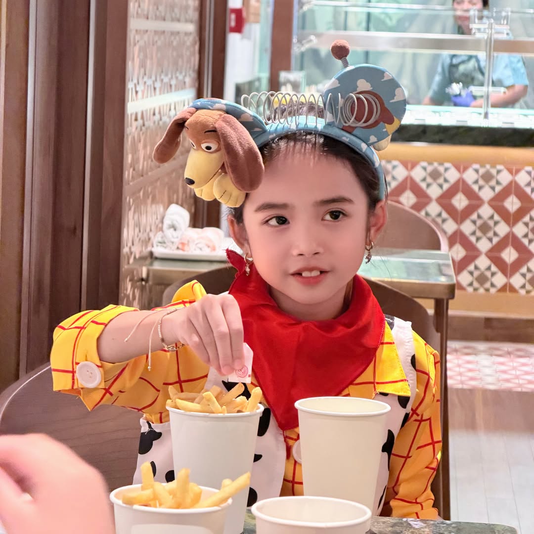 อุ้ม - ลักขณา วัธนวงส์ศิริ