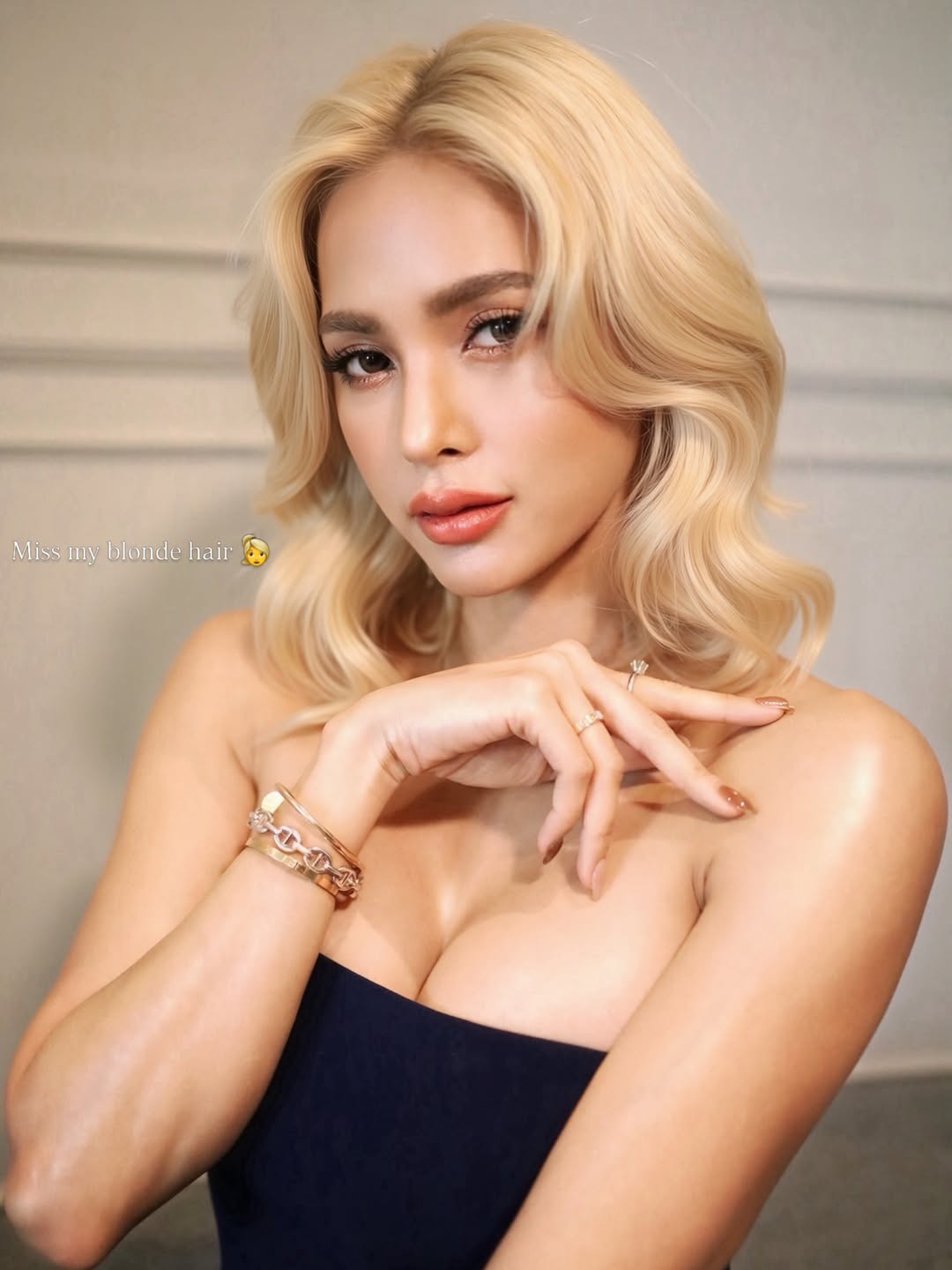 อุ้ม - ลักขณา วัธนวงส์ศิริ
