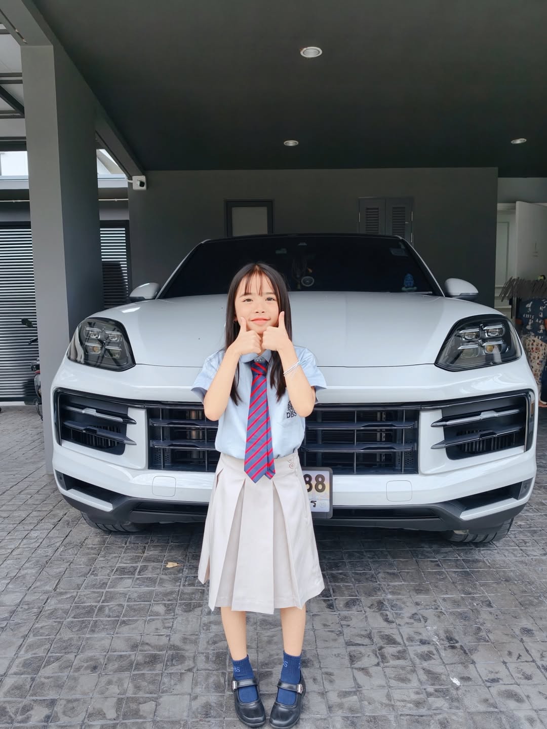 อุ้ม - ลักขณา วัธนวงส์ศิริ