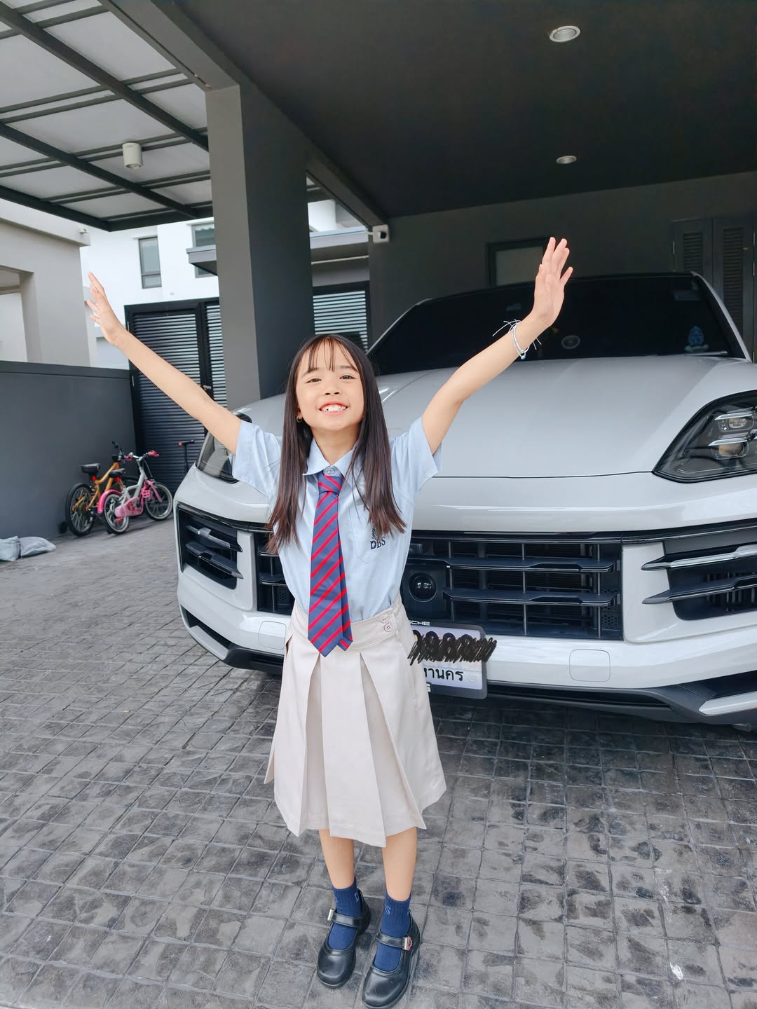 อุ้ม - ลักขณา วัธนวงส์ศิริ