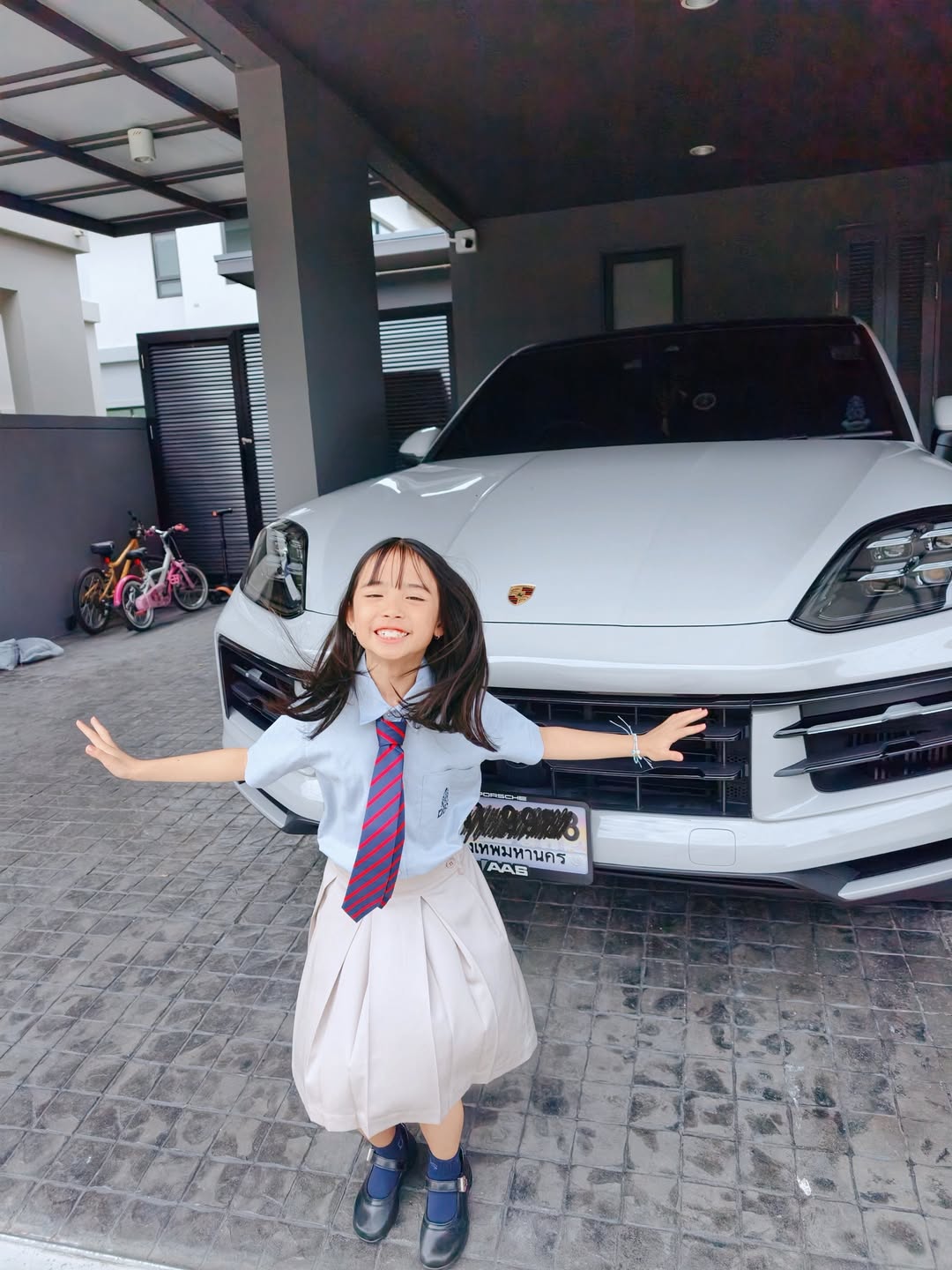 อุ้ม - ลักขณา วัธนวงส์ศิริ