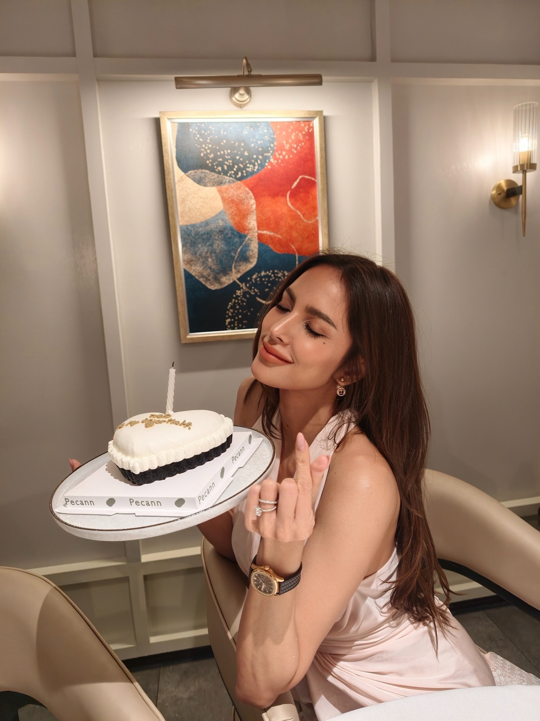อุ้ม - ลักขณา วัธนวงส์ศิริ