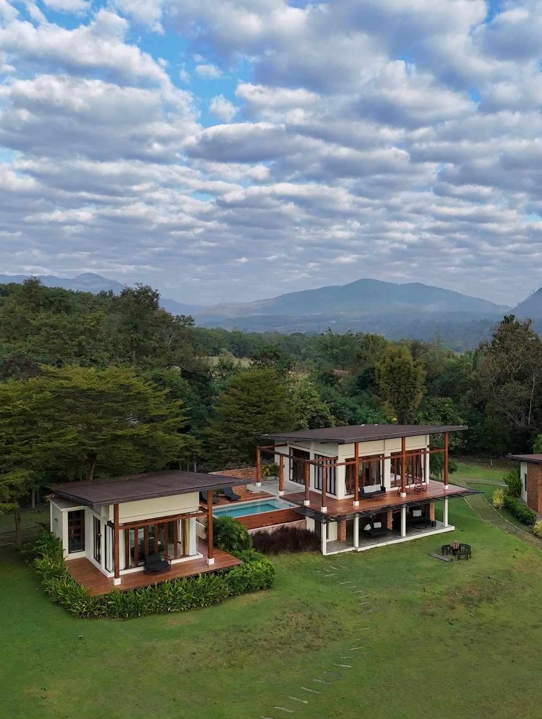 แอน - อลิชา หิรัญพฤกษ์