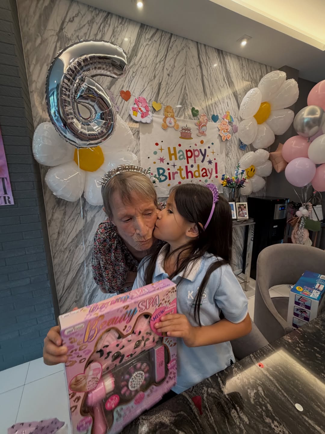 แอน - อลิชา หิรัญพฤกษ์