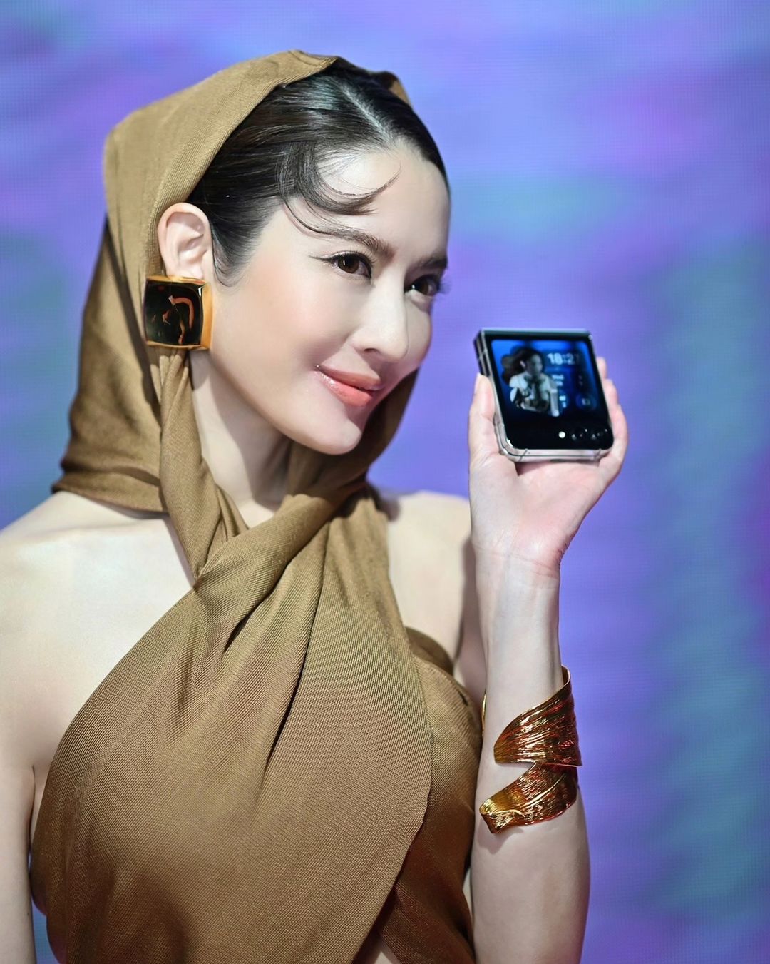 แอฟ - ทักษอร ภักดิ์สุขเจริญ
