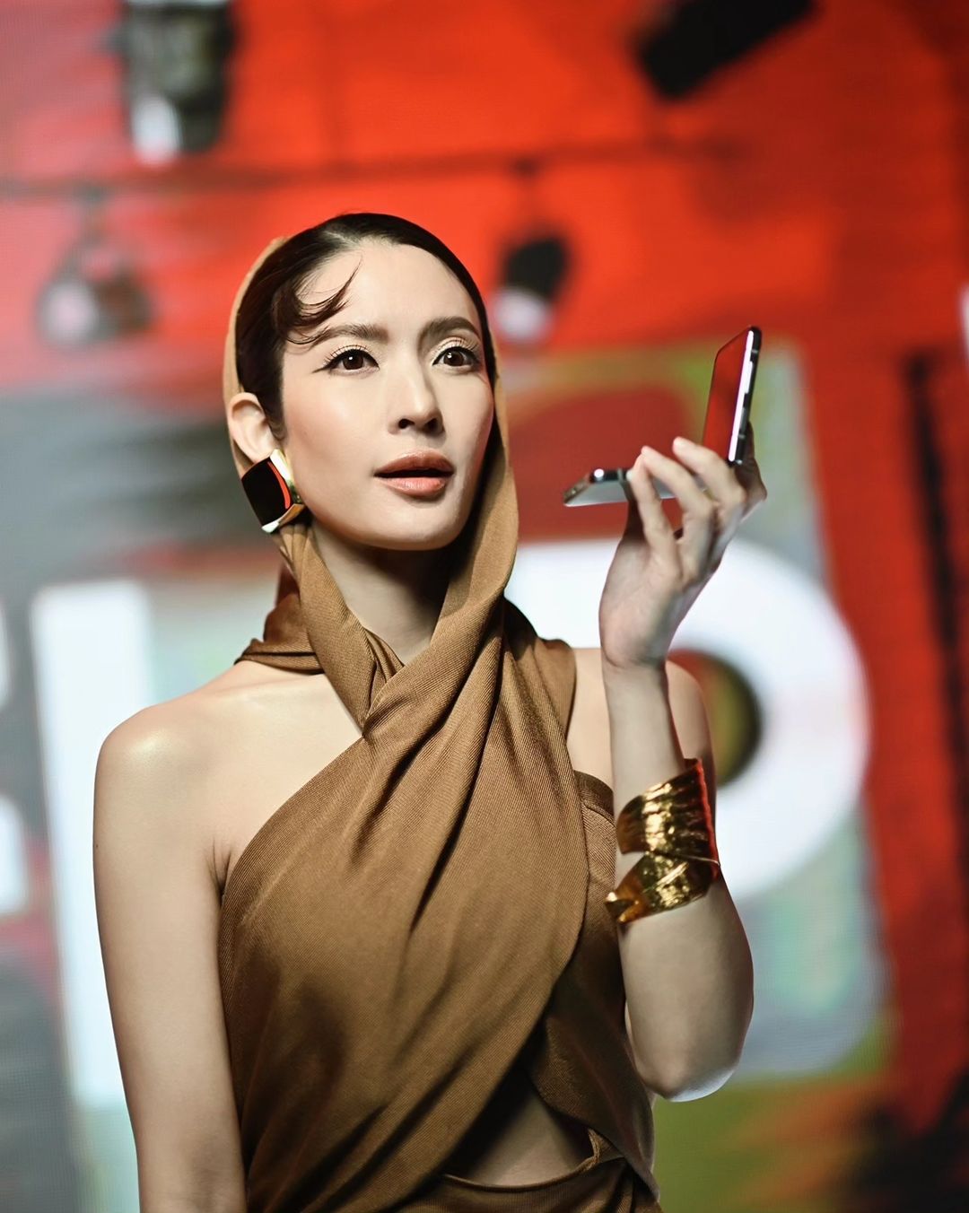 แอฟ - ทักษอร ภักดิ์สุขเจริญ