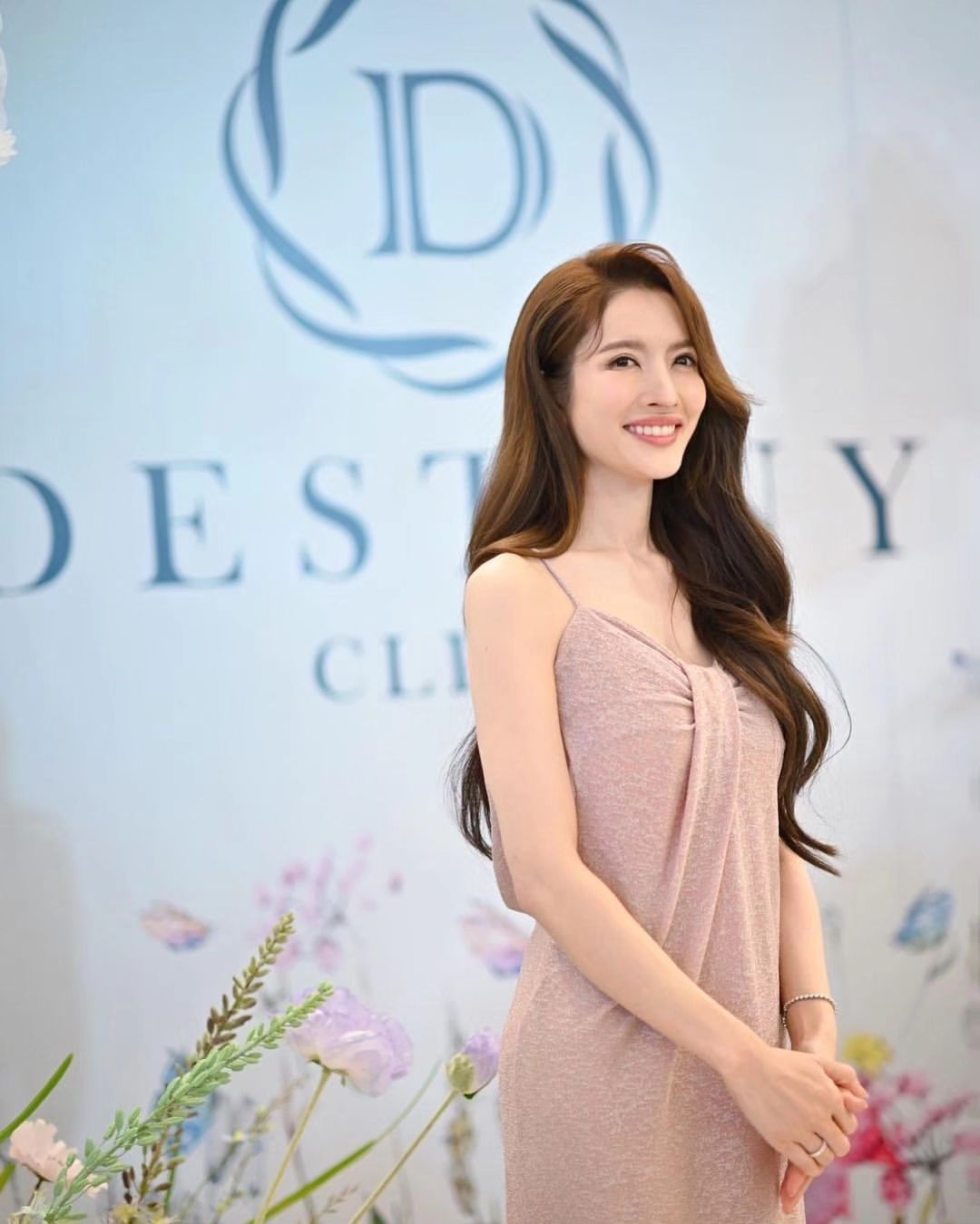 แอฟ - ทักษอร ภักดิ์สุขเจริญ