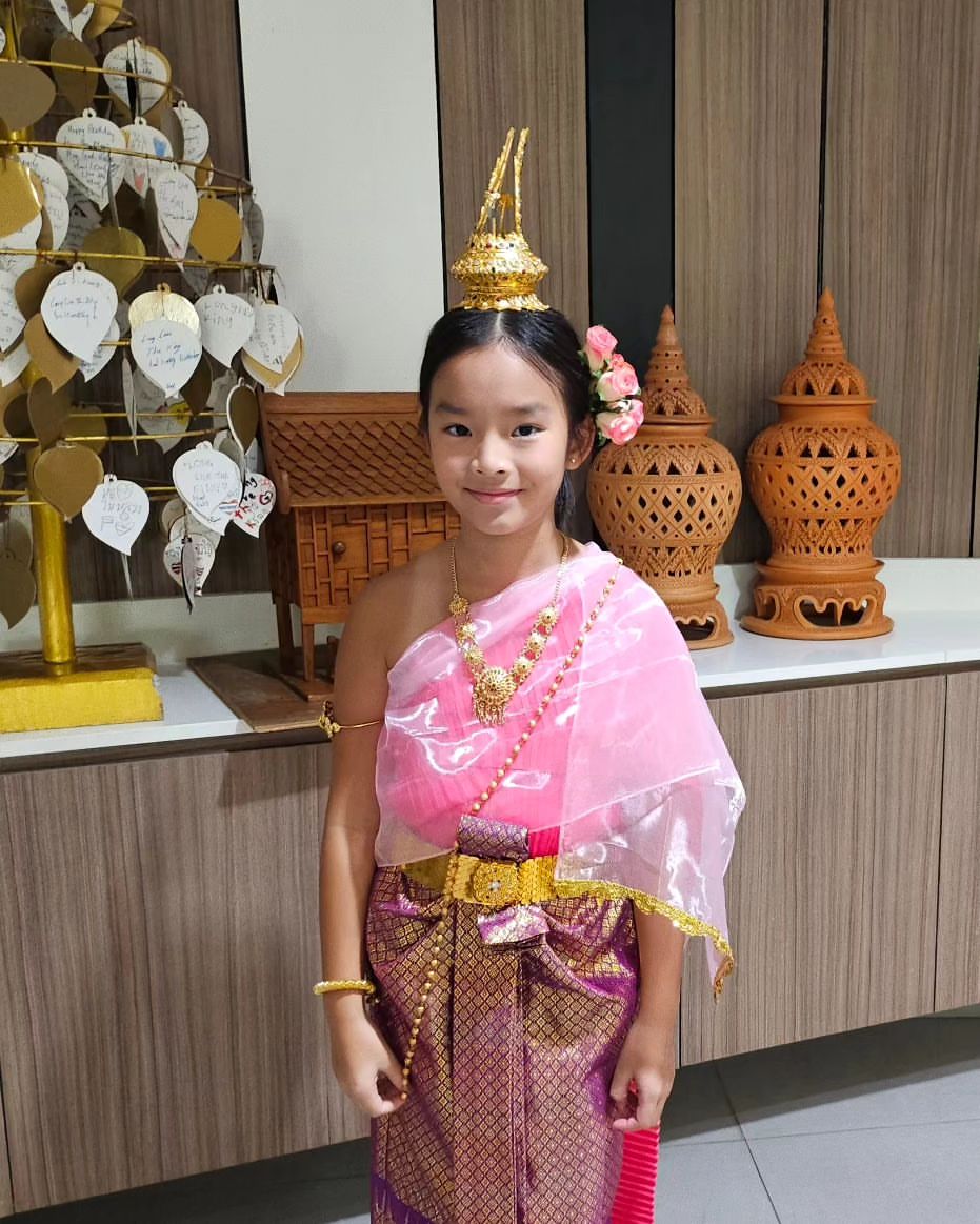 แอฟ - ทักษอร ภักดิ์สุขเจริญ