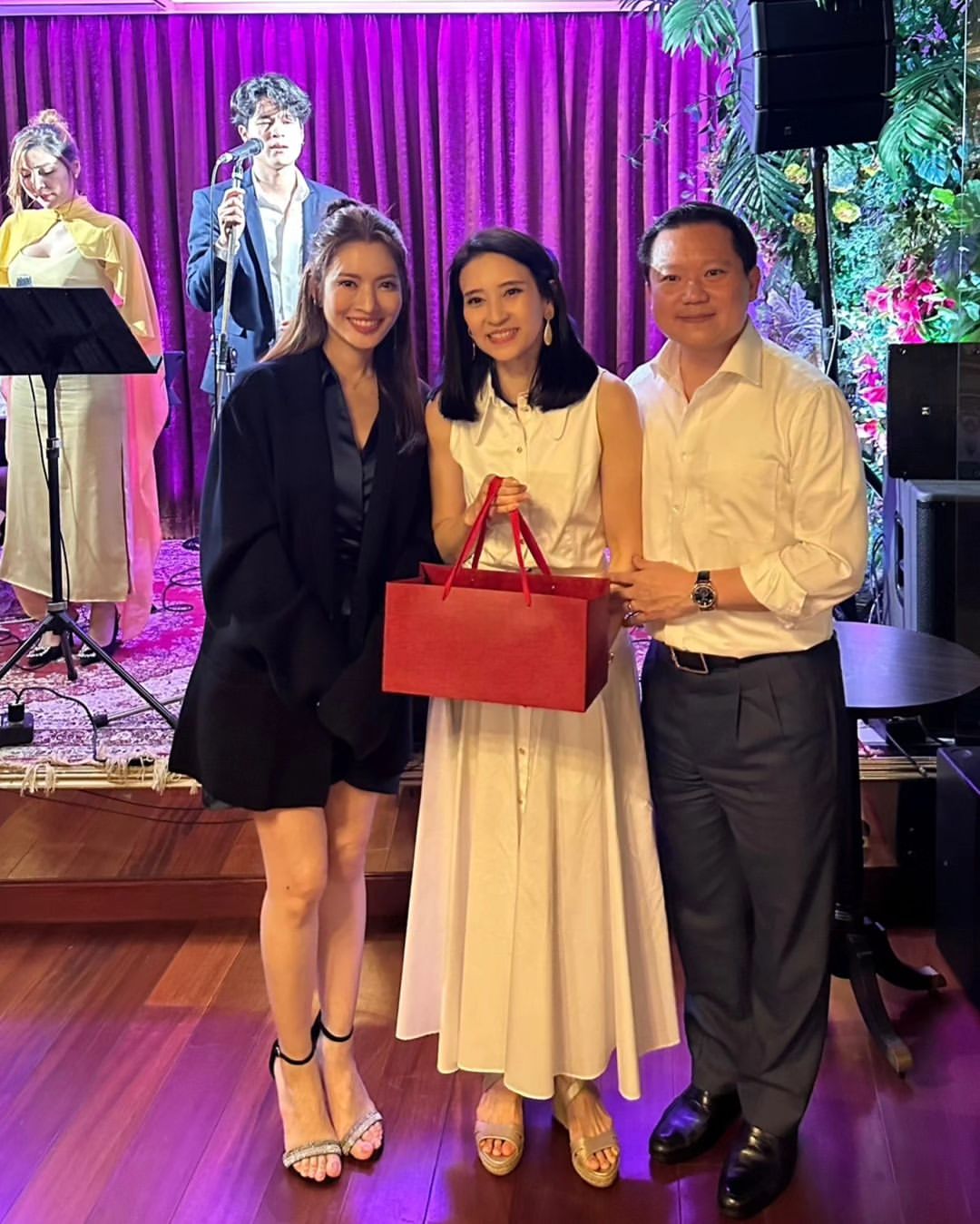แอฟ - ทักษอร ภักดิ์สุขเจริญ