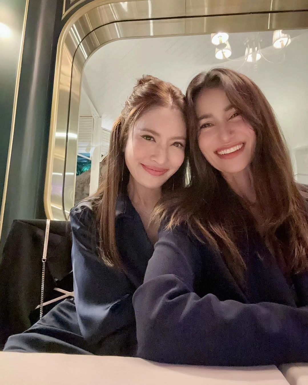 แอฟ - ทักษอร ภักดิ์สุขเจริญ