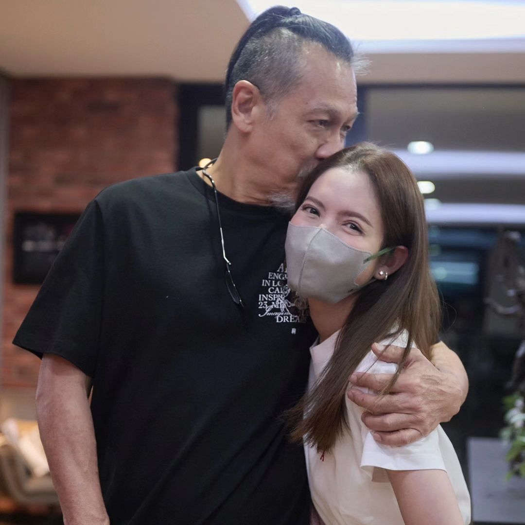 แอฟ - ทักษอร ภักดิ์สุขเจริญ