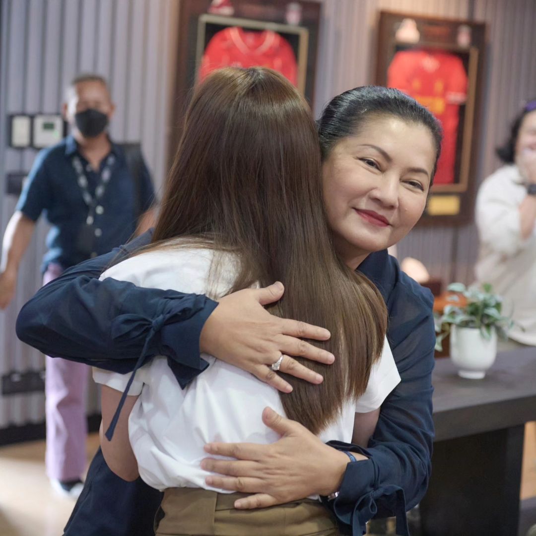แอฟ - ทักษอร ภักดิ์สุขเจริญ