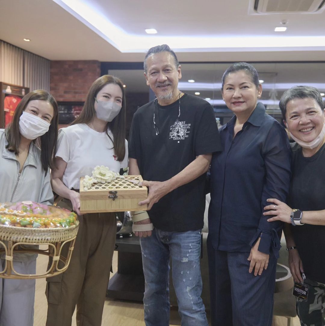 แอฟ - ทักษอร ภักดิ์สุขเจริญ