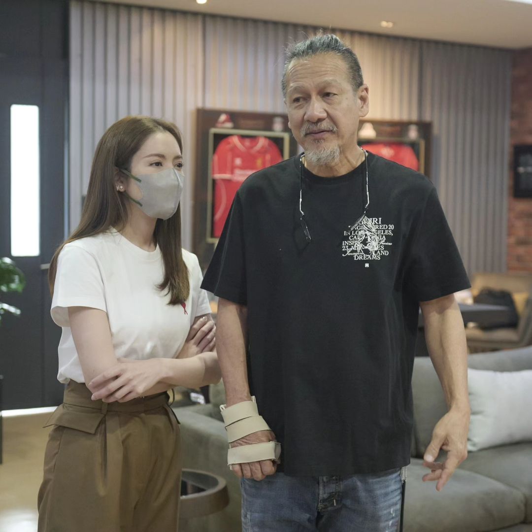 แอฟ - ทักษอร ภักดิ์สุขเจริญ