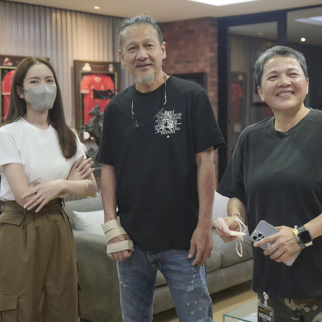 แอฟ - ทักษอร ภักดิ์สุขเจริญ