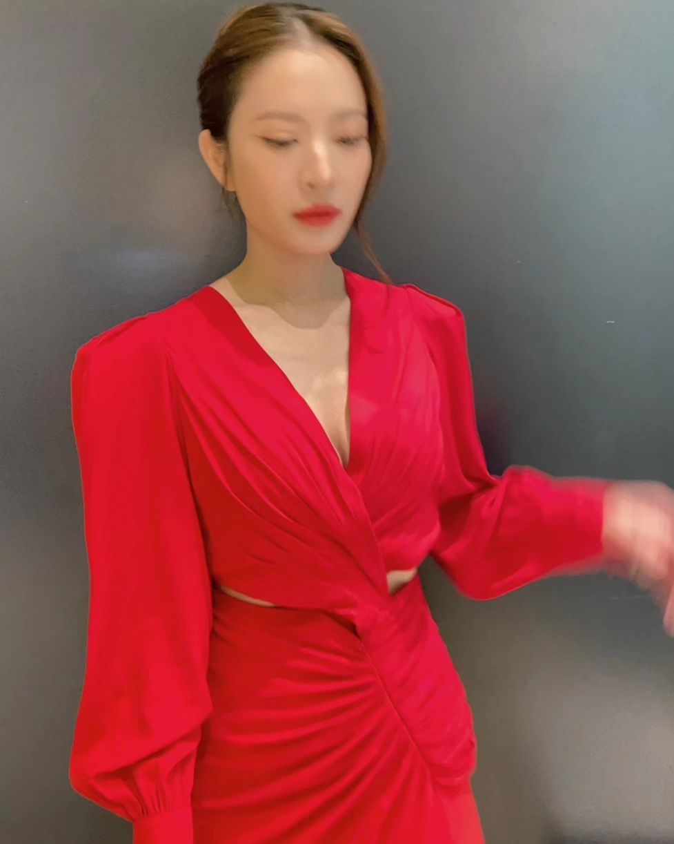 แอฟ - ทักษอร ภักดิ์สุขเจริญ