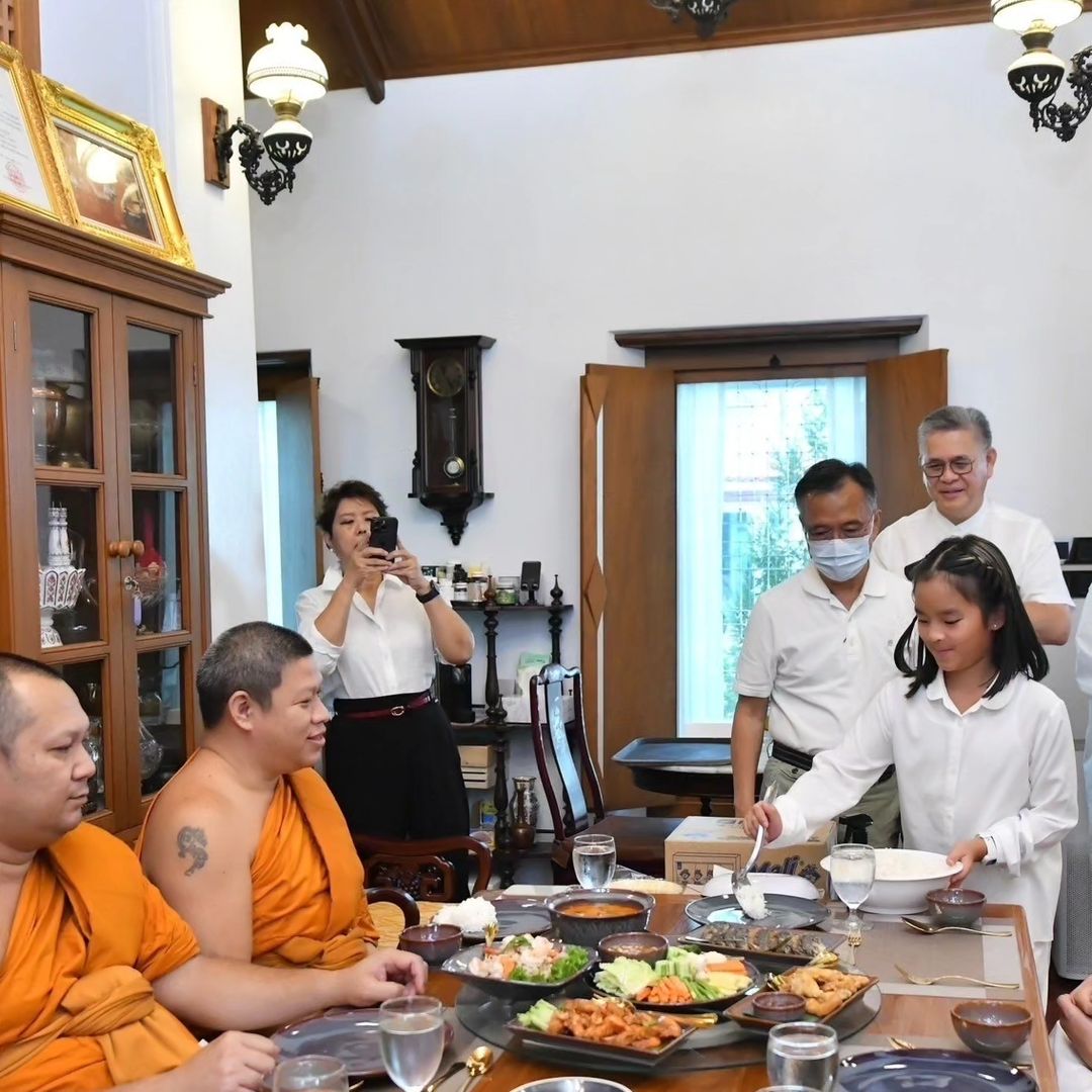 แอฟ - ทักษอร ภักดิ์สุขเจริญ