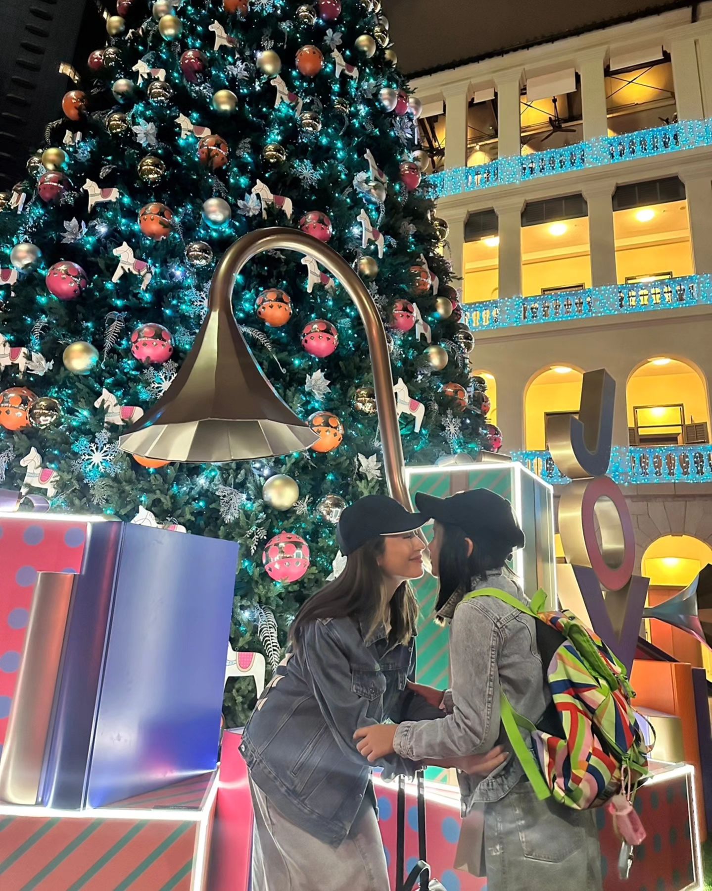 แอฟ - ทักษอร ภักดิ์สุขเจริญ