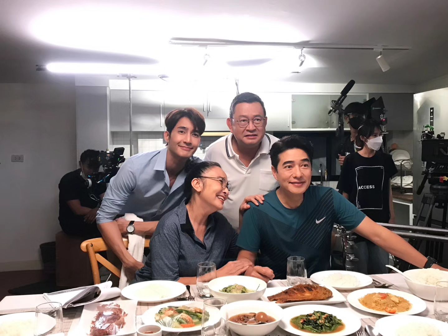 แอฟ - ทักษอร ภักดิ์สุขเจริญ