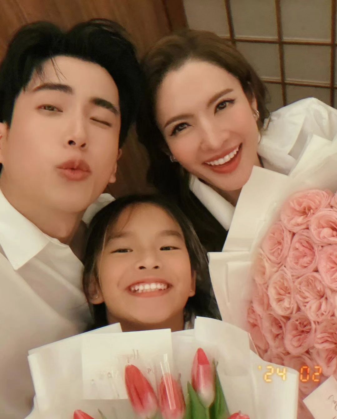 แอฟ - ทักษอร ภักดิ์สุขเจริญ